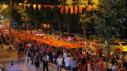 Edirne'de 30 Ağustos Zafer Bayramı kapsamında, fener alayı yürüyüşü yapıldı