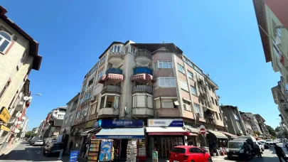 Edirne’de kolonlarında hasar tespit edilen apartman tahliye edildi