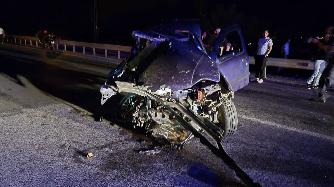 Edirne&#039;de otomobille hafif ticari araç çarpıştı; 5 yaralı