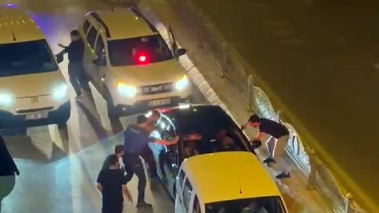 Edirne'de takiple durdurulan otomobilde 6 kaçak göçmen yakalandı