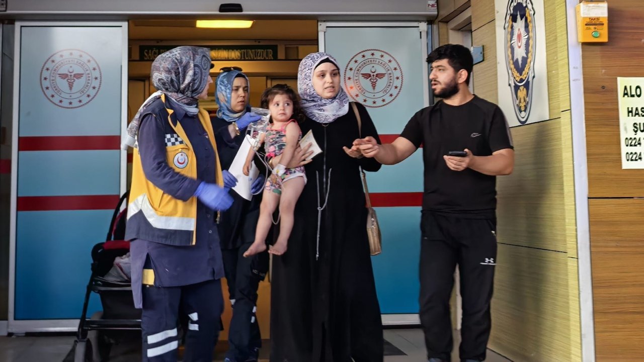 Evde bulduğu fare zehrini yiyen bebek, hastaneye kaldırıldı