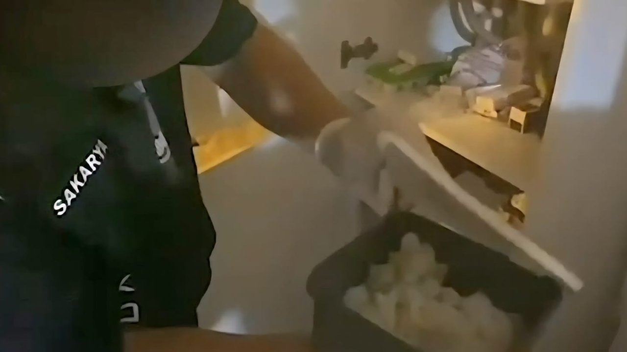 Evindeki kombi dolabında 1 kilo kokain ele geçirilen şüpheli tutuklandı