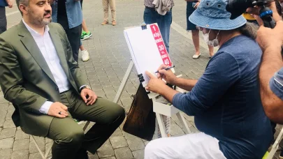 Kültürpark’ta aynı ağacın altında 55 yıldır karikatür çiziyor