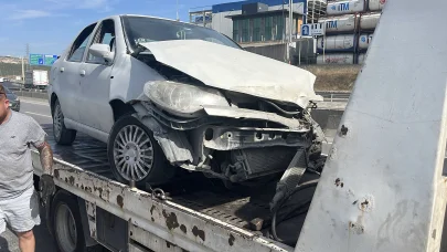 Otomobil bariyere çarptı: 4 yaralı
