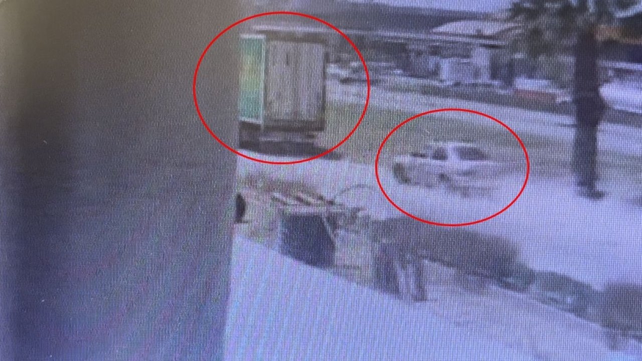 Otomobilin TIR'a çarptığı kaza kamerada: 1 ölü