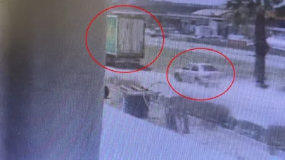 Otomobilin TIR'a çarptığı kaza kamerada: 1 ölü