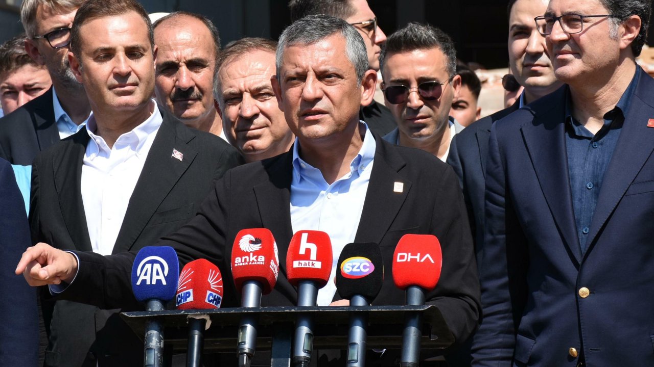 Özgür Özel: Sındırgı'nın bir beklentisi var; buranın hızlıca afet bölgesi ilan edilmesi gerekiyor