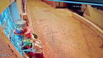 Palyaço kıyafetli 17 yaşındaki şüpheli yakalandı; elinde bıçak değil, bisiklet kornası varmış