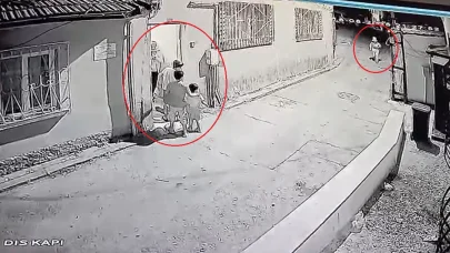 Palyaço kıyafetli kişi mahalleliyi tedirgin etti; çocukların yaşadığı panik kamerada