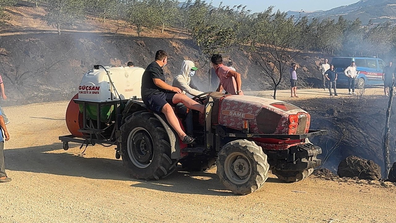 Sakarya&#039;daki orman yangını, kışlaya ulaşmadan söndürüldü