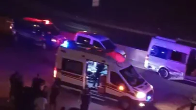 Servis minibüsü, çöp kamyonuna çarptı; 3 yaralı