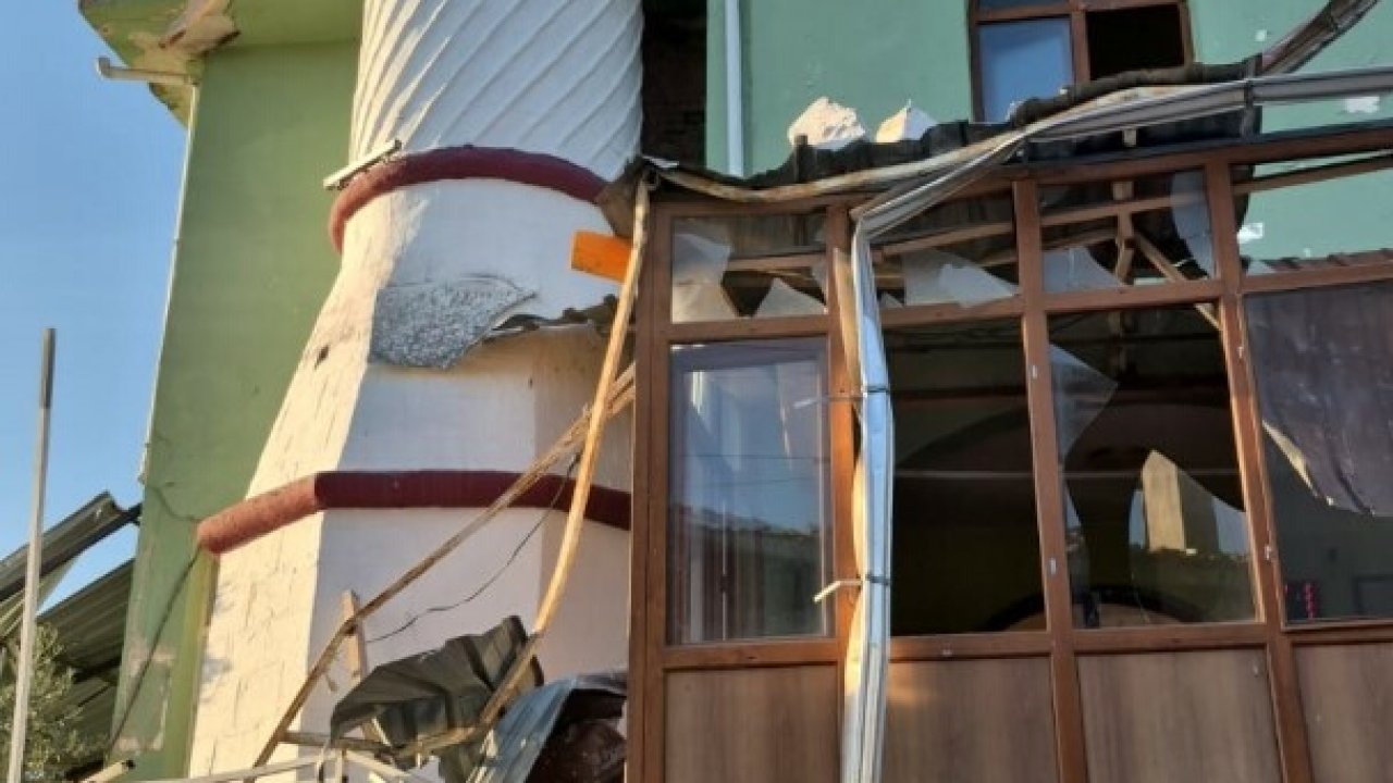 Sındırgı’da 6.1’lik depremde yıkılan ve hasar gören binalar havadan görüntülendi