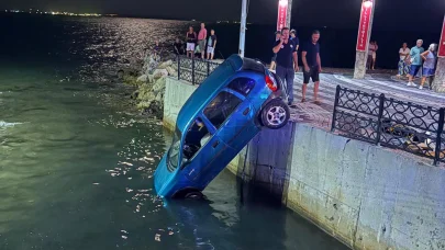 Su kanalında asılı kalan otomobilde 1 kişi yaralandı