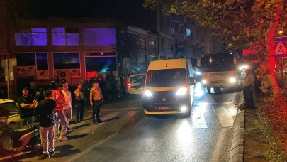 Sürücüsü kaçan otomobil, 4 araca çarptı; 2 yaralı
