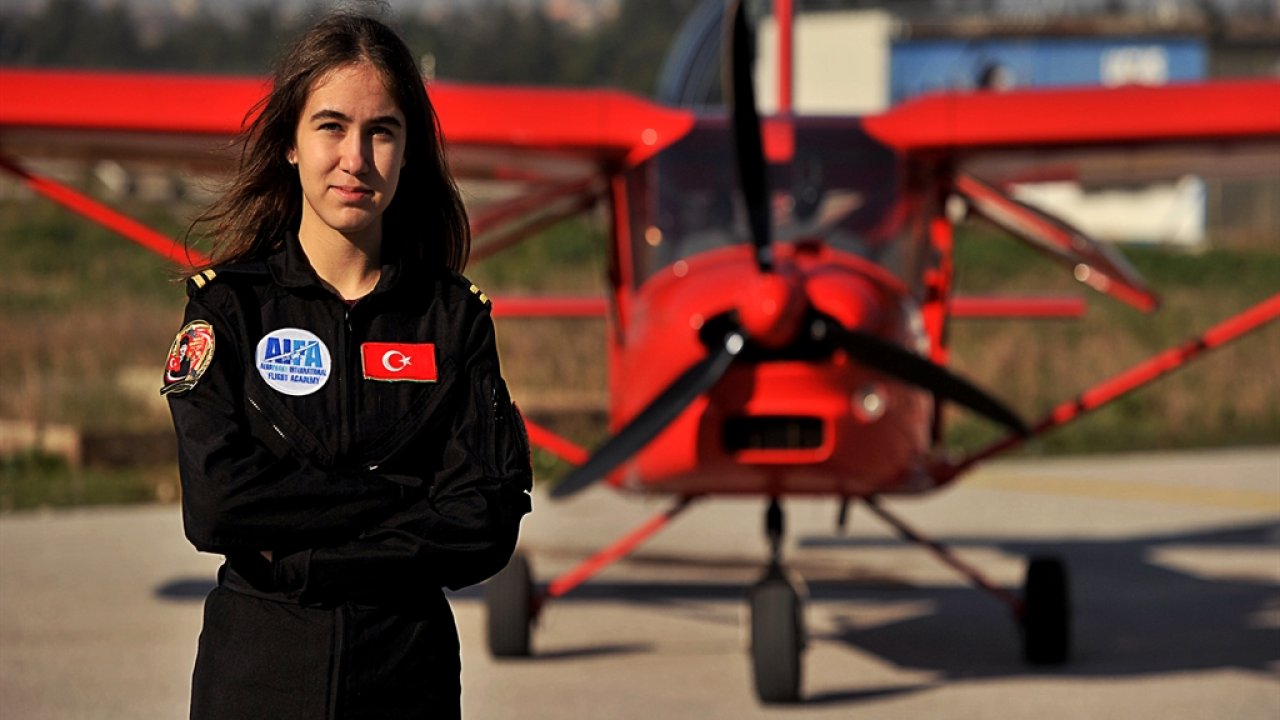 TIME'a adını yazdıran Türkiye'nin en genç pilotu Defne: Kızlar hayallerinden vazgeçmemeli