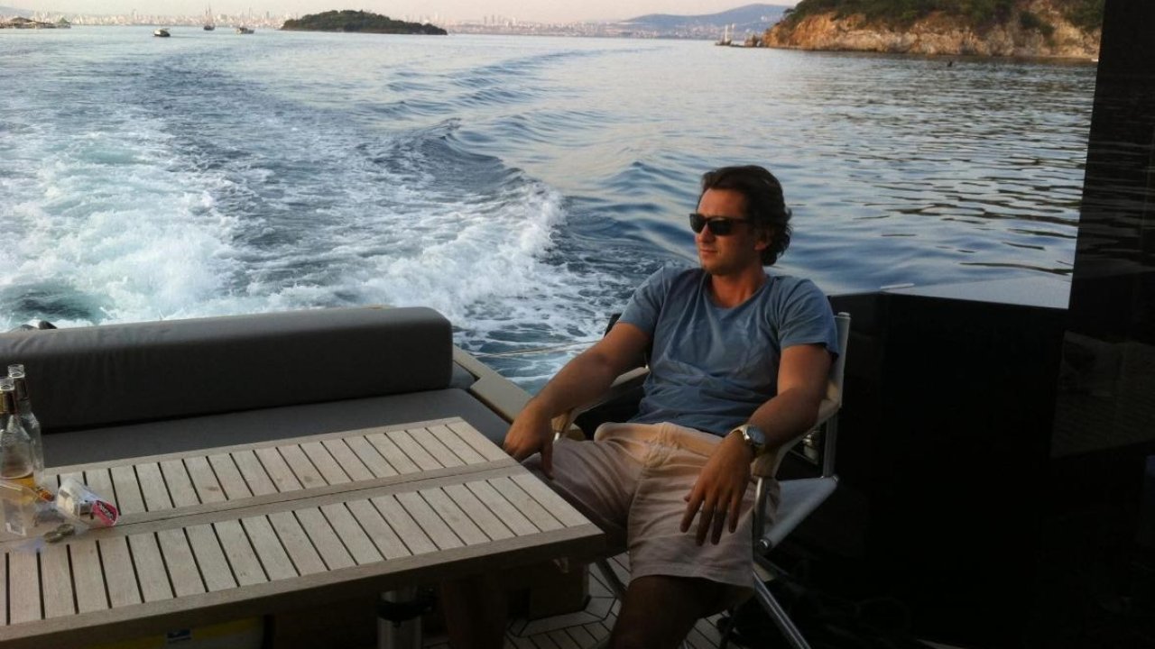 Yalova'dan Yunanistan'a açılan iş insanın teknesi parçalanmış bulundu, kendisi kayıp
