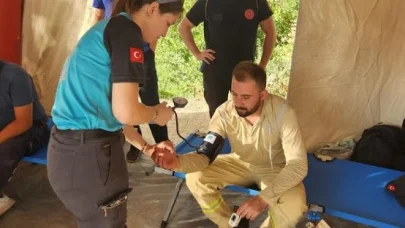 Yangın bölgelerinde kurulan 3 sahra hastanesinde 350 kişiye müdahale ettiler