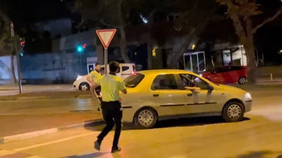 Alkollü sürücü, polisi görünce kaçmaya çalıştı; o anlar kamerada