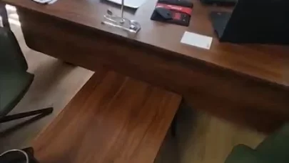 Amirinin üzerine sıcak su döktü, gözaltına alındı
