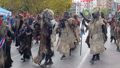 Balıkesir'in kurtuluş töreninde 'Tülütabak' gösterisi
