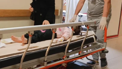 Bursa’da, 1’inci kattaki balkondan düşen 2 yaşındaki çocuk yaralandı