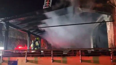 Bursa'da, 3 katlı binada yangın