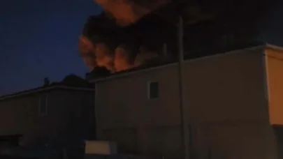 Çanakkale’de hurdalıkta çıkan yangın yakındaki 2 eve de sıçradı