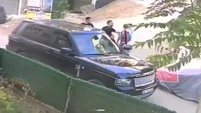 Çocuklarının gözü önünde babaya tokat atan cip sürücüsüne mahalleliden tepki