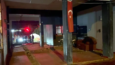 Çorlu'da evde çıkan yangında 2 kişi dumandan etkilendi