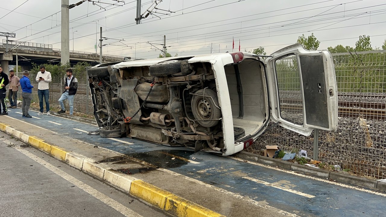 Devrilen panelvanın sürücüsü yaralandı