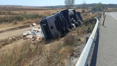 Devrilen TIR’ın sürücüsü yaralandı