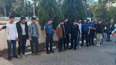 Edirne’de kamyonette 15 kaçak göçmen yakalandı; 1 gözaltı
