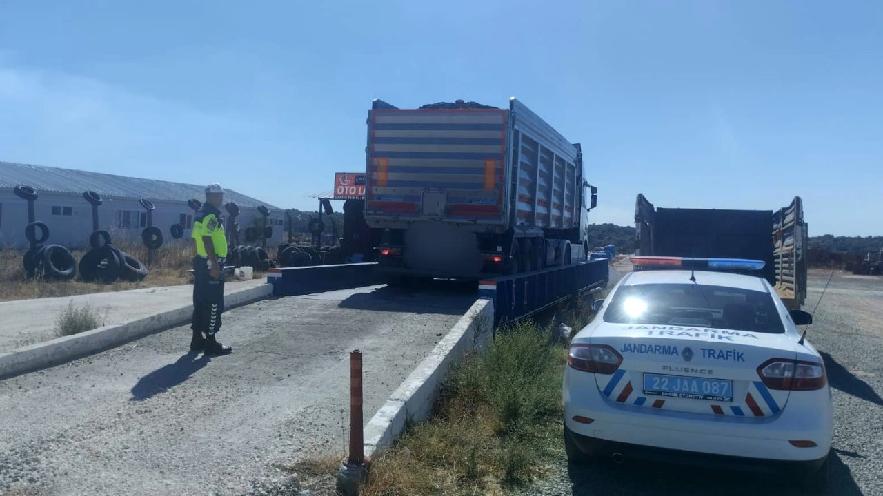 Edirne'de taşıma sınırını aşan kamyon sürücülerine 110 bin lira ceza