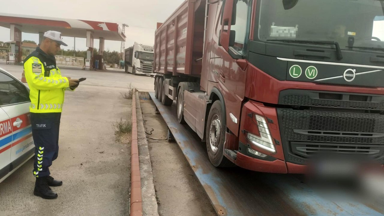 Edirne&#039;de taşıma sınırını aşan kamyon sürücüsüne 25 bin lira ceza