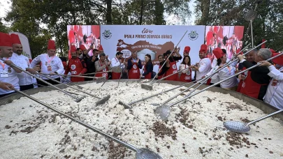 Edirne'de Türkiye'nin en büyük tenceresinde 6 ton pilav pişirildi