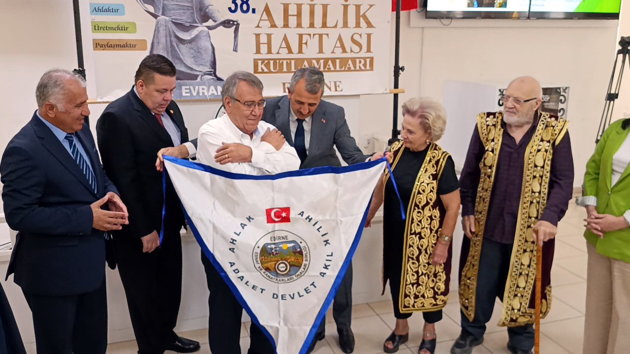 Edirne’de yılın ahisine geleneksel ‘şed kuşanma’ töreni