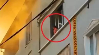 Evde çıkan yangında önce çocuğunu, sonra kendisini 3’üncü kattan attı; o anlar kamerada