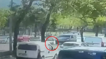 Hafif ticari aracın çarptığı yaya öldü: kaza kamerada