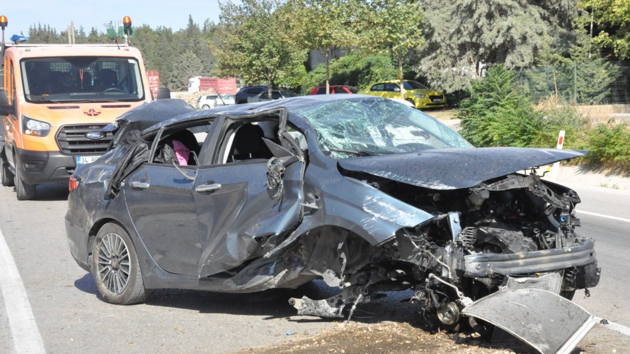 Hurdaya dönen otomobilin sürücüsü hafif yaralandı