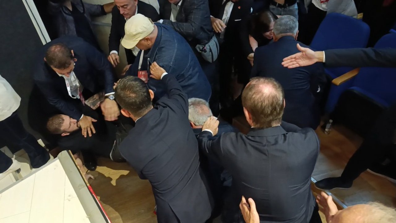 Kocaeli’de CHP ilçe kongresinde partililer kavga etti