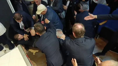 Kocaeli’de CHP ilçe kongresinde partililer kavga etti
