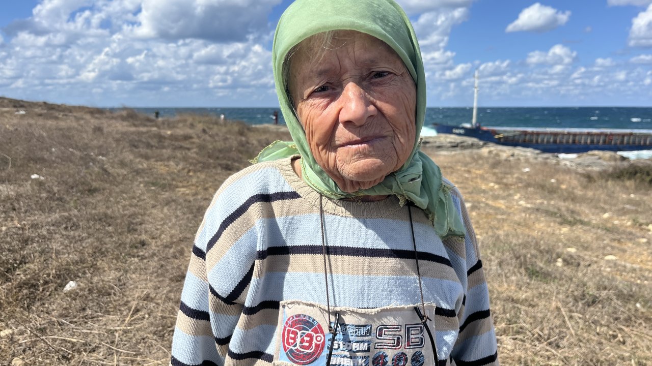 Kuru yük gemisi karaya oturdu; mürettebat kurtarıldı