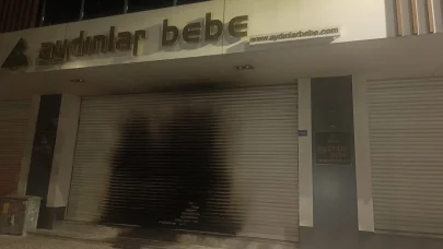 Mağazayı kundaklamaya çalışan şüpheli, o anları cep telefonu kamerasıyla kaydetti