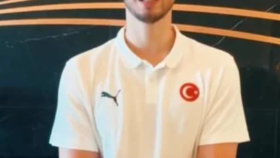Milli basketbolcu Alperen Şengün'ün forması, SMA hastası Çağan Ata için 1 milyon TL'den açık artırmada