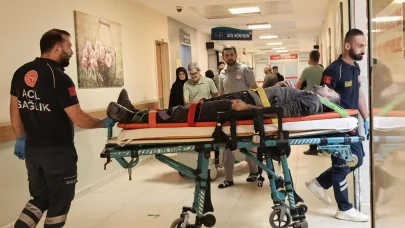 Mobilya imalathanesinde devrilen suntaların altında kalan işçi yaralandı
