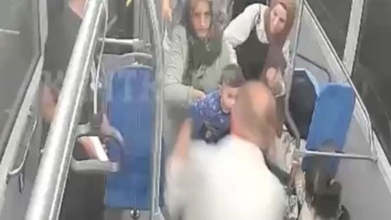 Otobüste nefes borusuna cips kaçan çocuğu, şoförün ‘Heimlich’ manevrası kurtardı