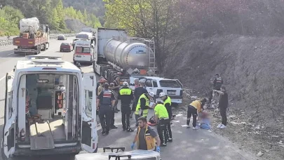 Otomobil, park halindeki asit yüklü tankere çarptı: 1’i bebek, 5 yaralı