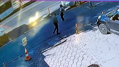 Otomobilin çarptığı yaya yaralandı; kaza kamerada