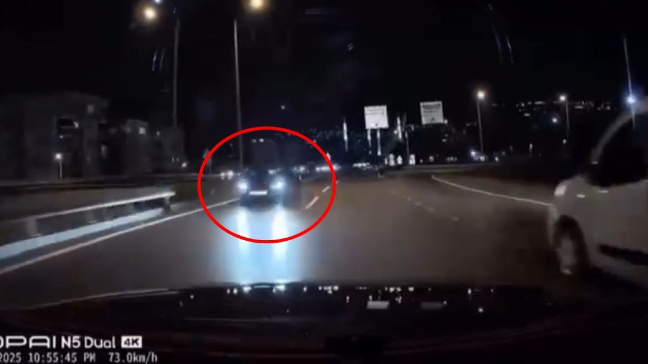 Otomobiliyle ters yönde ilerleyen sürücünün trafiği tehlikeye attığı anlar kamerada