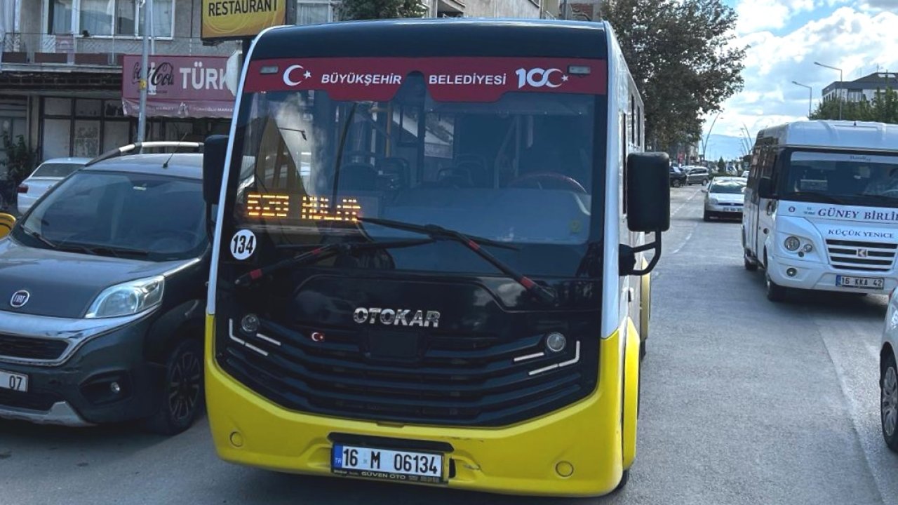 Park ettiği aracından indiği sırada yolcu minibüsü çarptı, ağır yaralandı